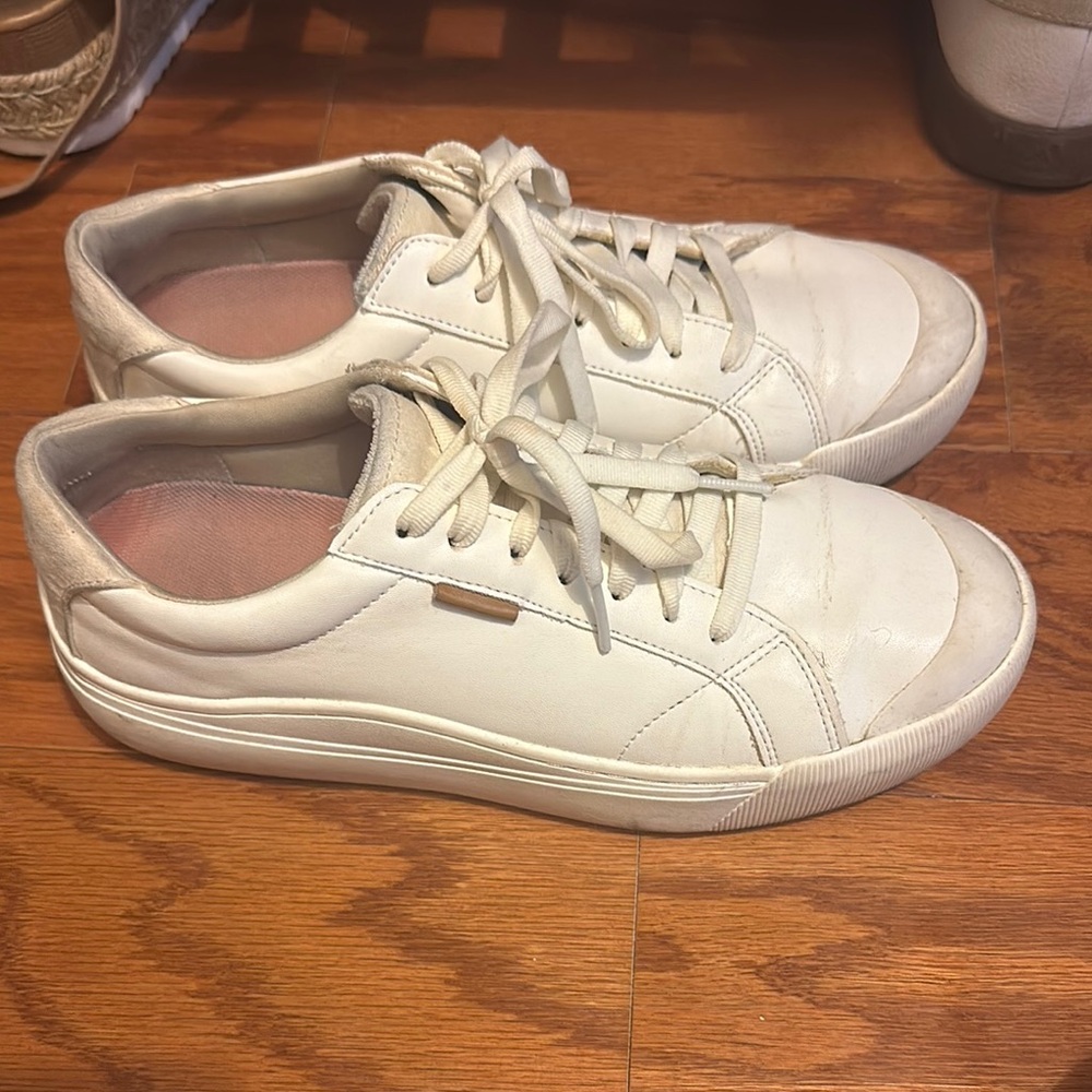 Women’s sneakers